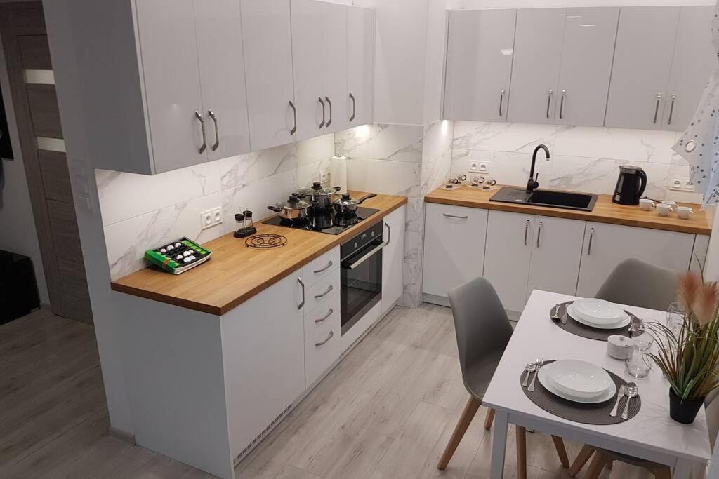 Komfortowy Nowoczesny Apartament Kustronia z Garażem Balkonem Wanną - Apartamento De Una Habitación