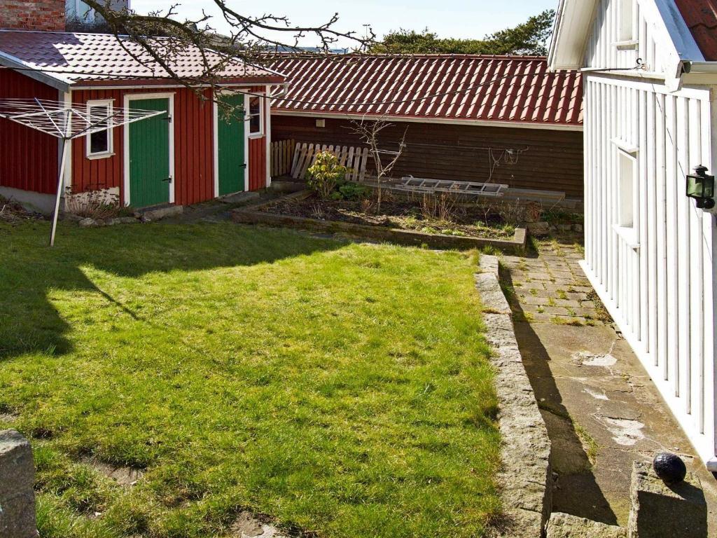Two-Bedroom Holiday home in Strömstad 2