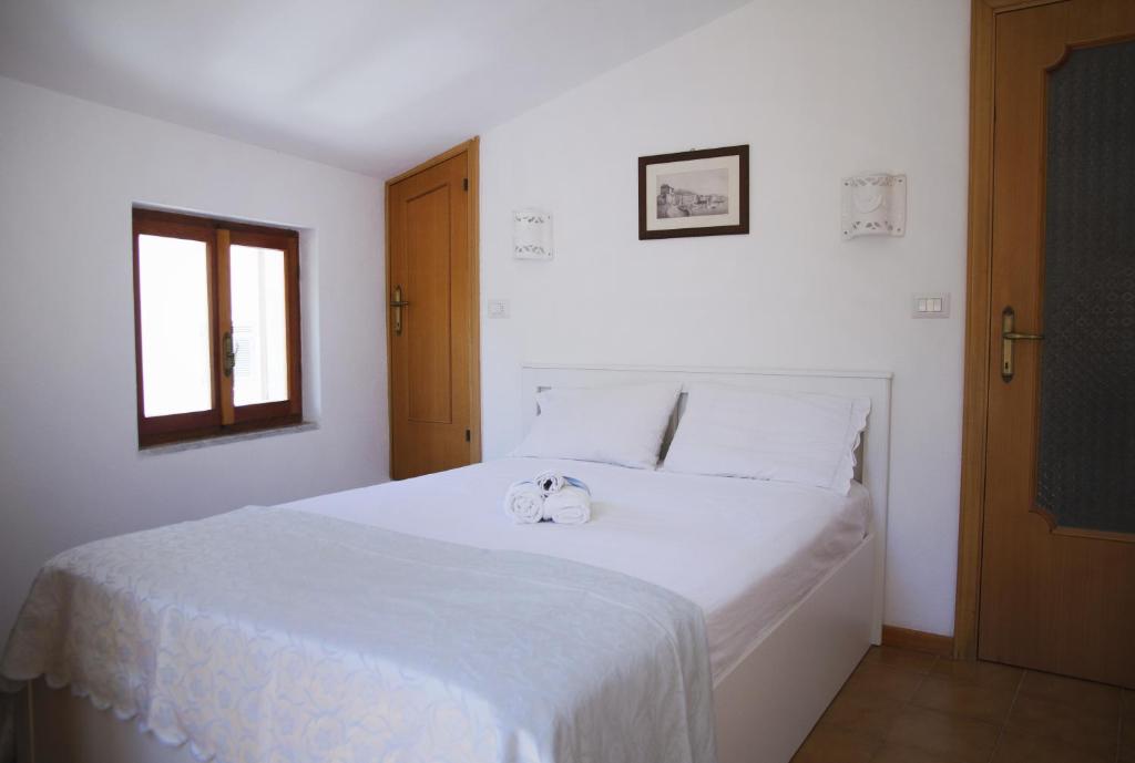 A bed or beds in a room at Nonna Maria