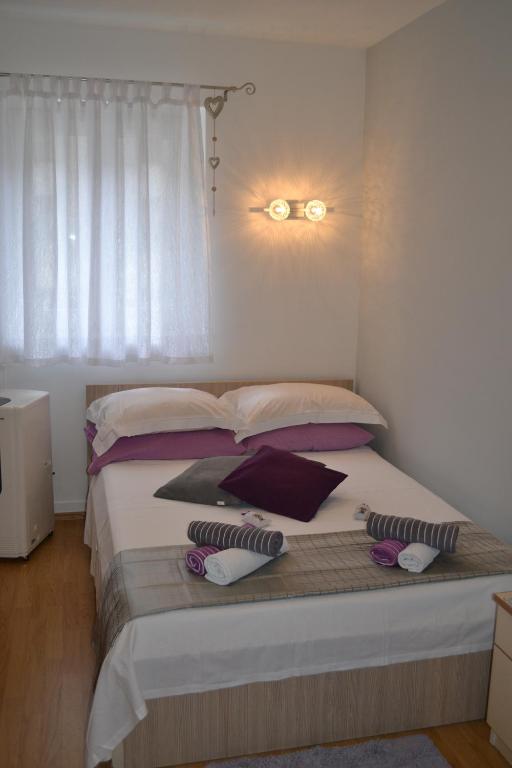 Postel nebo postele na pokoji v ubytování Miriam Rooms Zadar