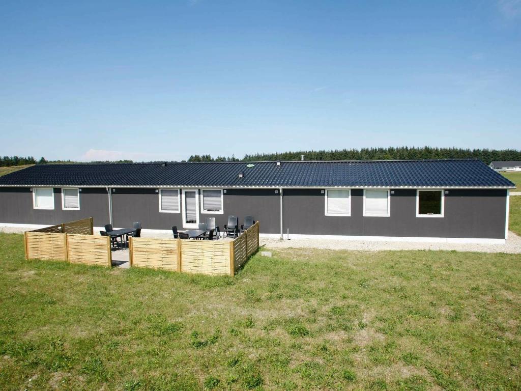 una casa con paneles solares en un lado en 16 person holiday home in Brovst, en Brovst