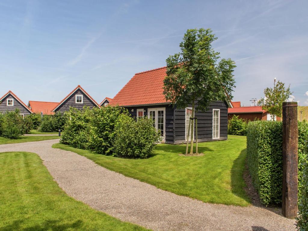 Aed väljaspool majutusasutust Comfortable cottage with WiFi at 50 m from the Oosterschelde