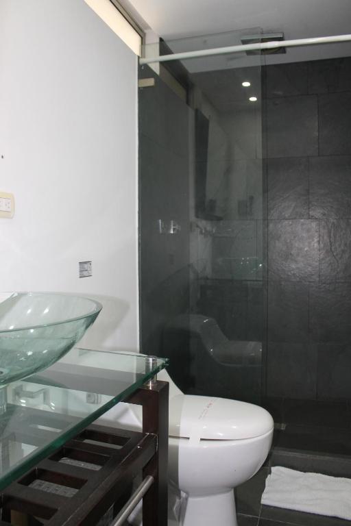 Uma casa de banho em Hotel Boutique las Rosas 5 G
