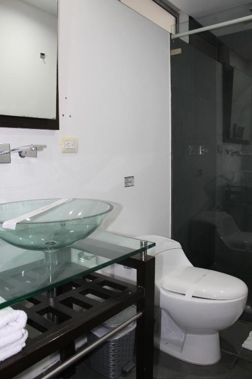 Uma casa de banho em Hotel Boutique las Rosas 5 G