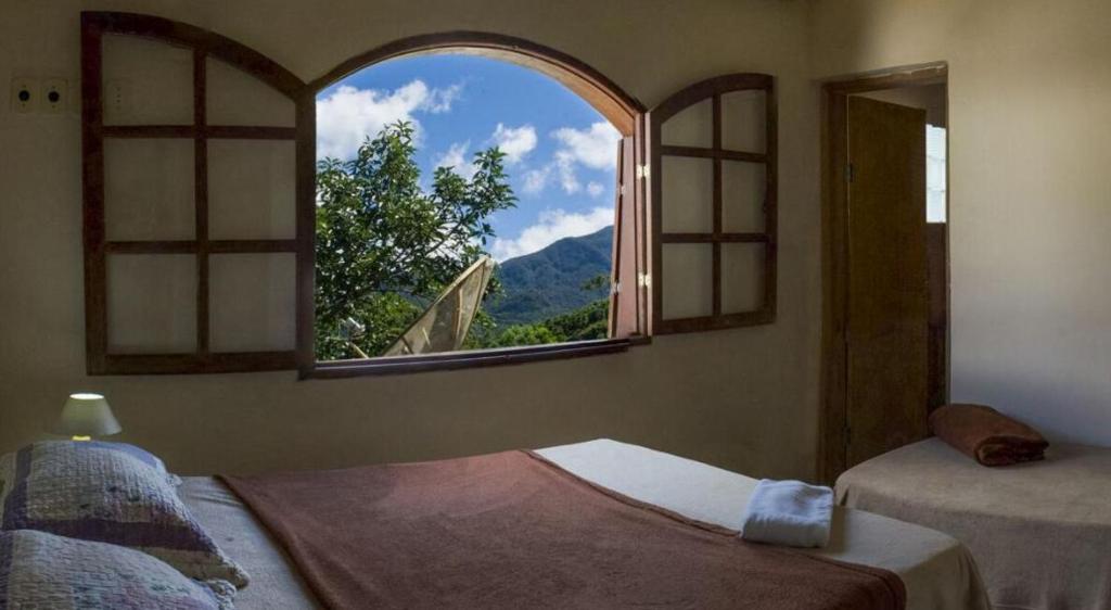 Nespecifikovaný výhled na hory nebo výhled na hory při pohledu z hostelu