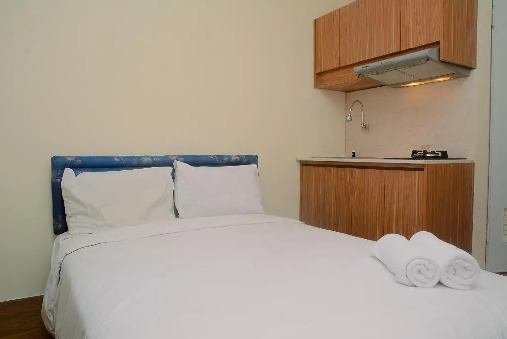 Cozy and Stylish Studio Green Pramuka Apartment near Mall By Travelio, Jakarta, Indonezia