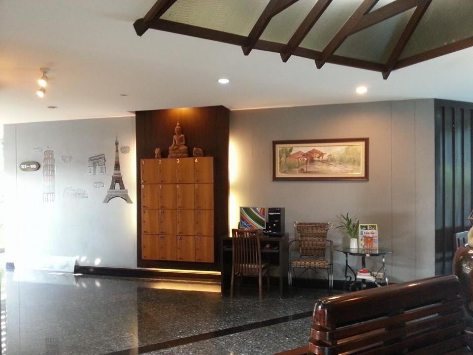 Posezení v ubytování Baan Suksiri Hotel