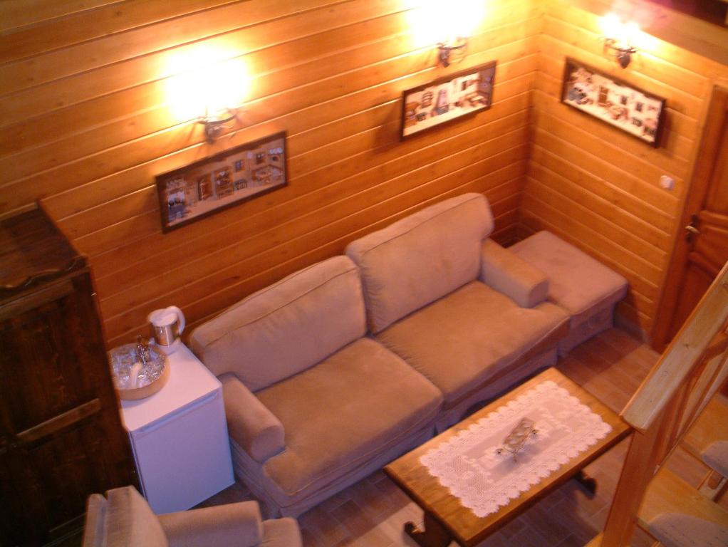 A seating area at Stacja Narciarska SOSZÓW Wisła