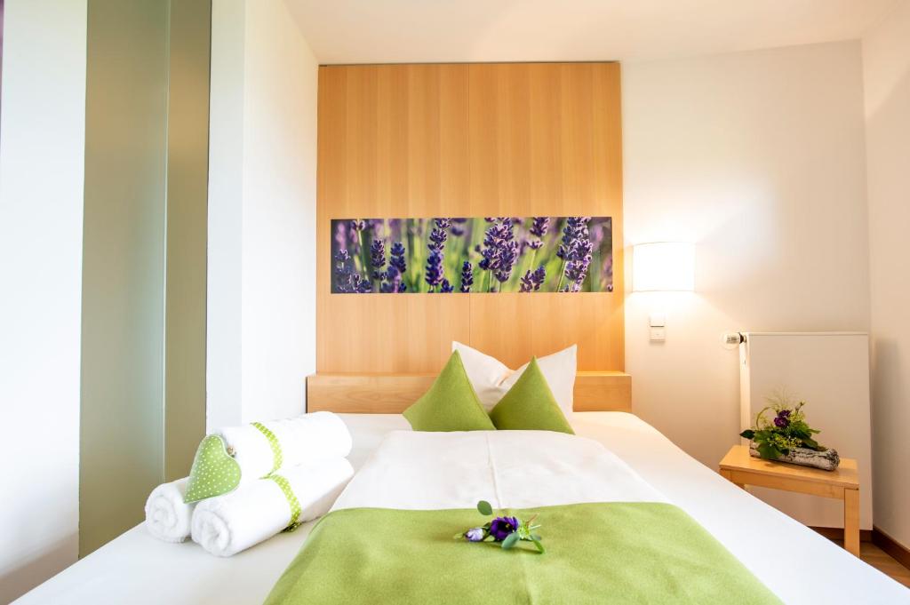 Postel nebo postele na pokoji v ubytování Hotel Alpenblick