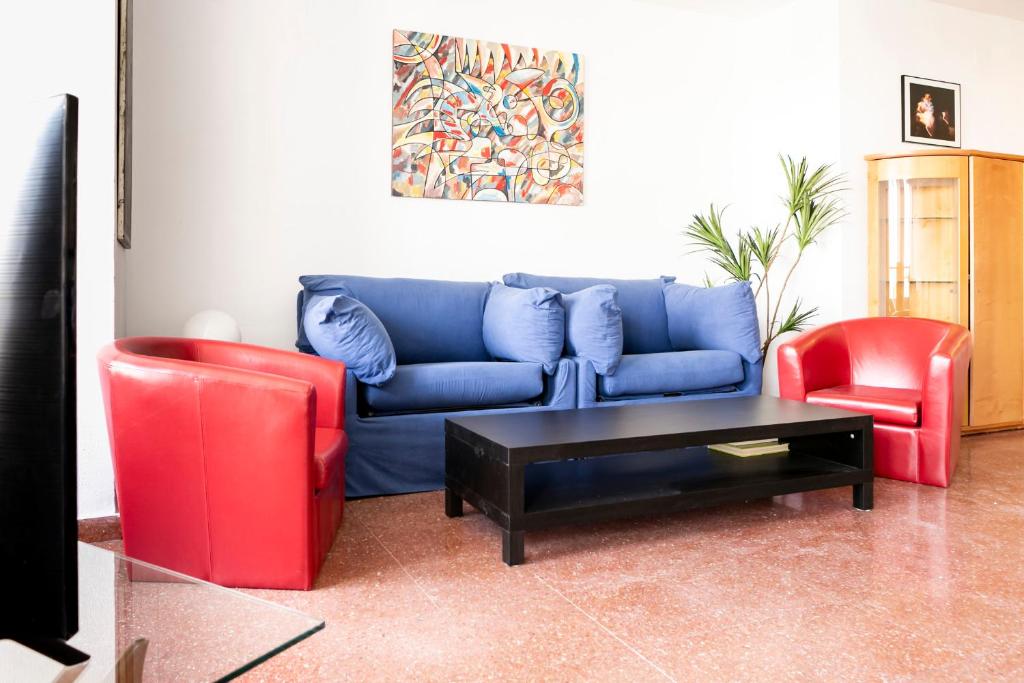 Televízia a/alebo spoločenská miestnosť v ubytovaní Alameda Principal FreshApartments