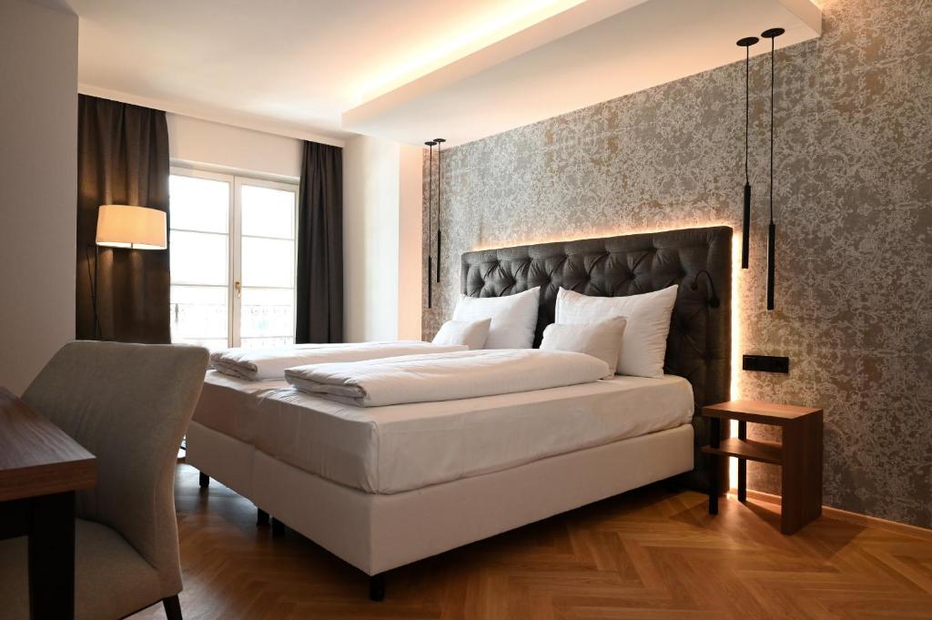 Posteľ alebo postele v izbe v ubytovaní Hotel Schwarzer Adler Innsbruck