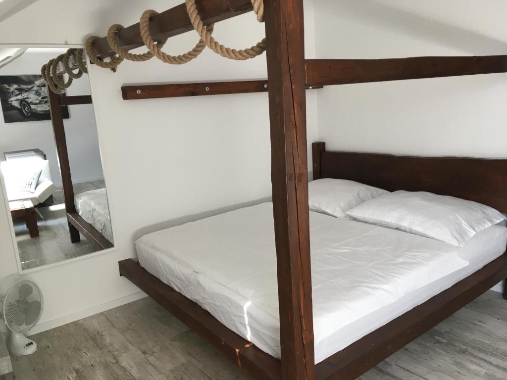 Postel nebo postele na pokoji v ubytování Štúdio apartmán Prievidza centrum