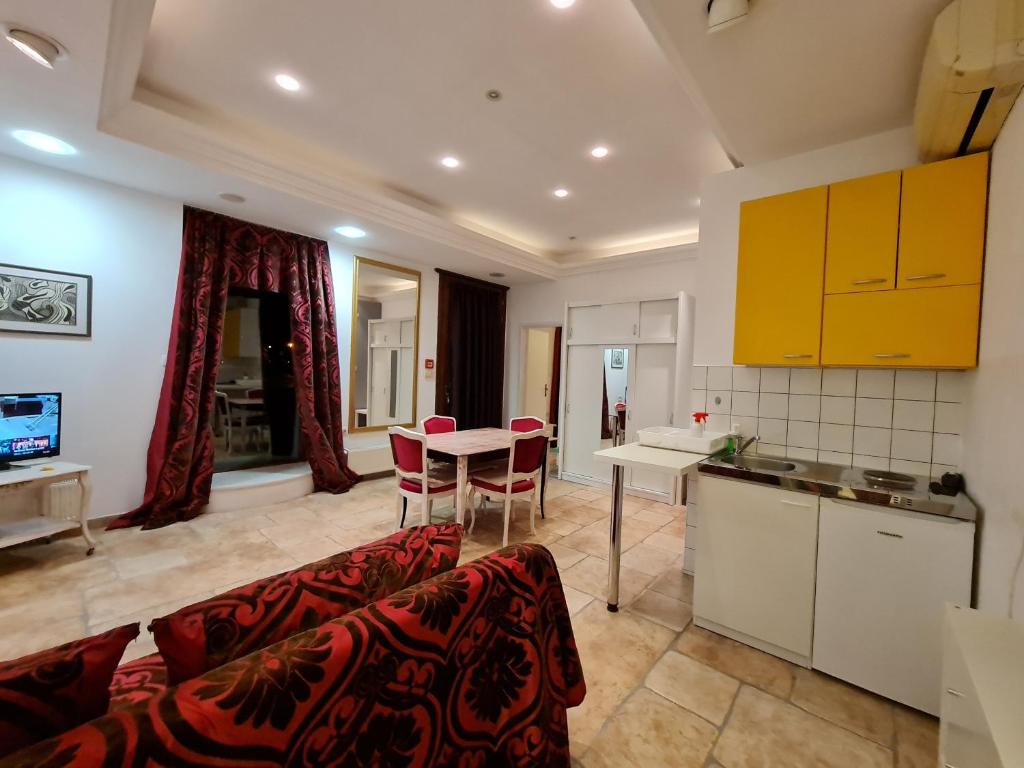 Kuchyňa alebo kuchynka v ubytovaní Apartmani N.May's