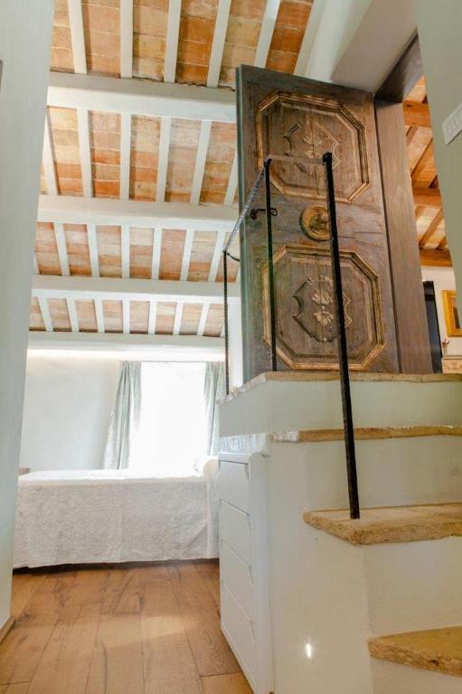 Łóżko lub łóżka w pokoju w obiekcie MarcheAmore - Torre da Bora, Luxury Medieval Tower