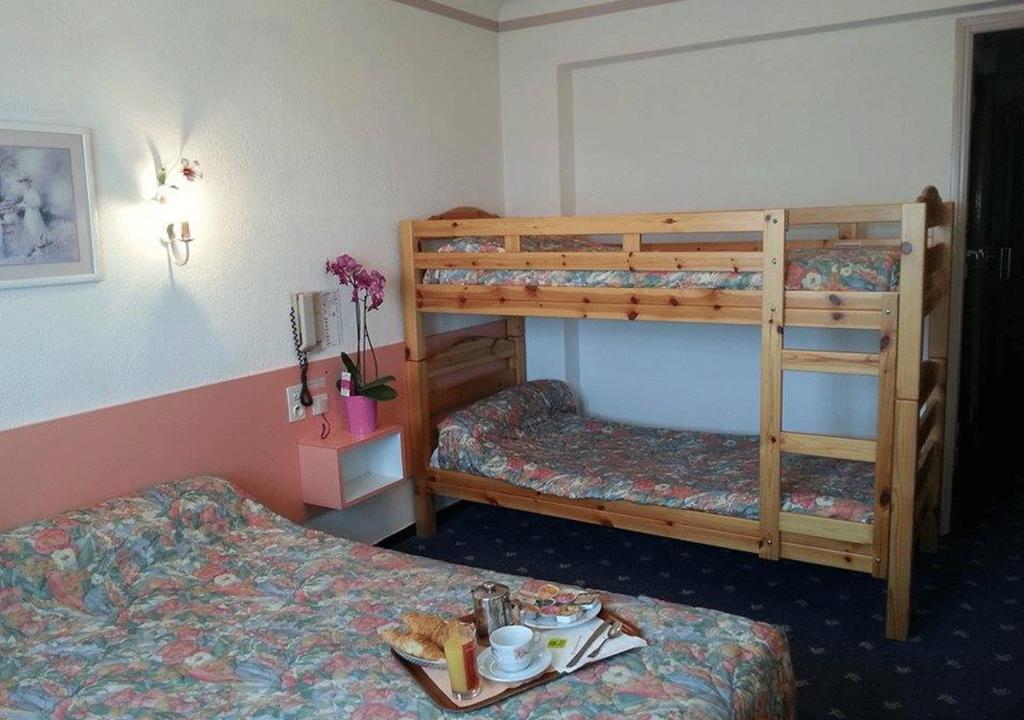 Hôtel & Restaurant Azur - Family Room (2 Adults + 2 Children)