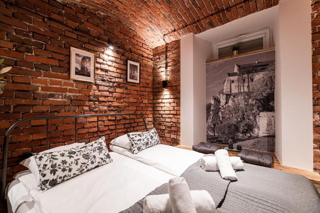 Voodi või voodid majutusasutuse DIETLA 99 APARTMENTS - IDEAL LOCATION - in the heart of Krakow toas