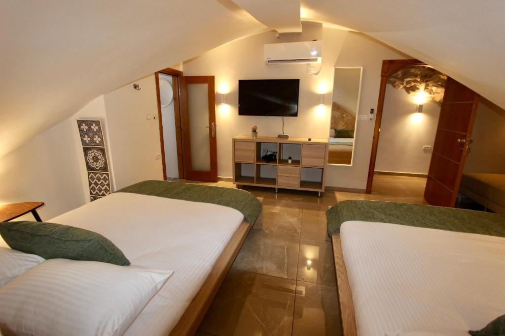 Ένα ή περισσότερα κρεβάτια σε δωμάτιο στο St. John Apartment