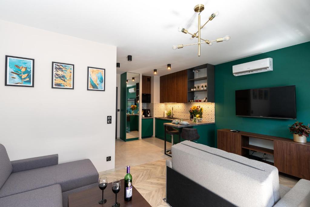 Televízia a/alebo spoločenská miestnosť v ubytovaní WawelSee Apartments