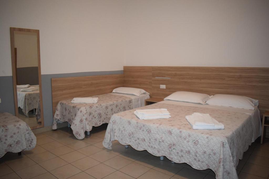 Łóżko lub łóżka w pokoju w obiekcie Golden Dream Guest House
