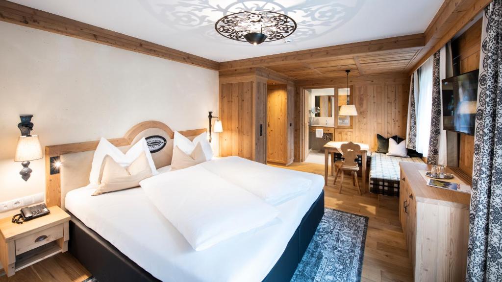 Posteľ alebo postele v izbe v ubytovaní Alpenhotel Kramerwirt
