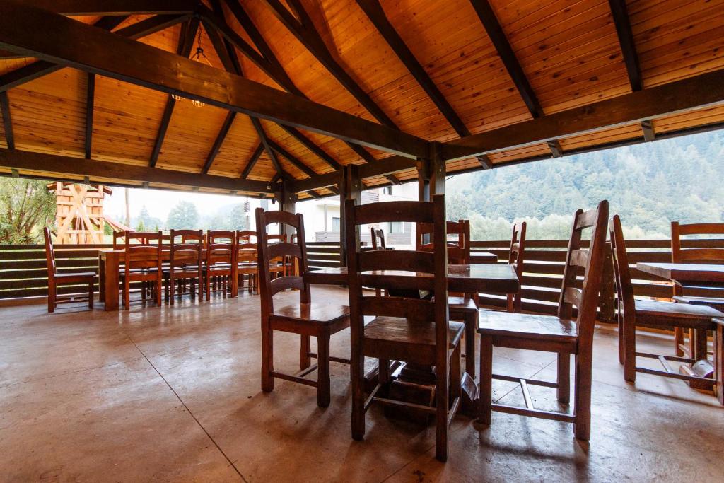 Restaurace v ubytování Comoara Rarăului