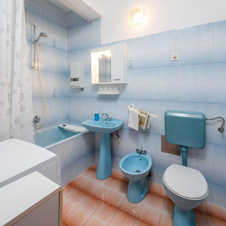 Kúpeľňa v ubytovaní Apartments near beach Babic