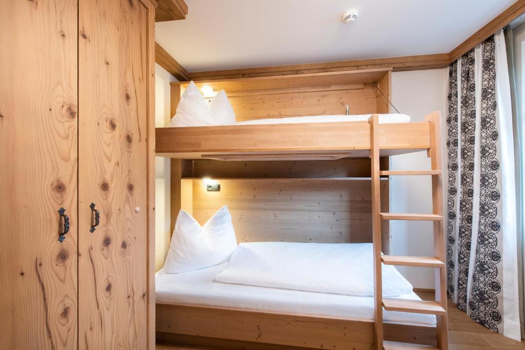 Posteľ alebo postele v izbe v ubytovaní Alpenhotel Kramerwirt