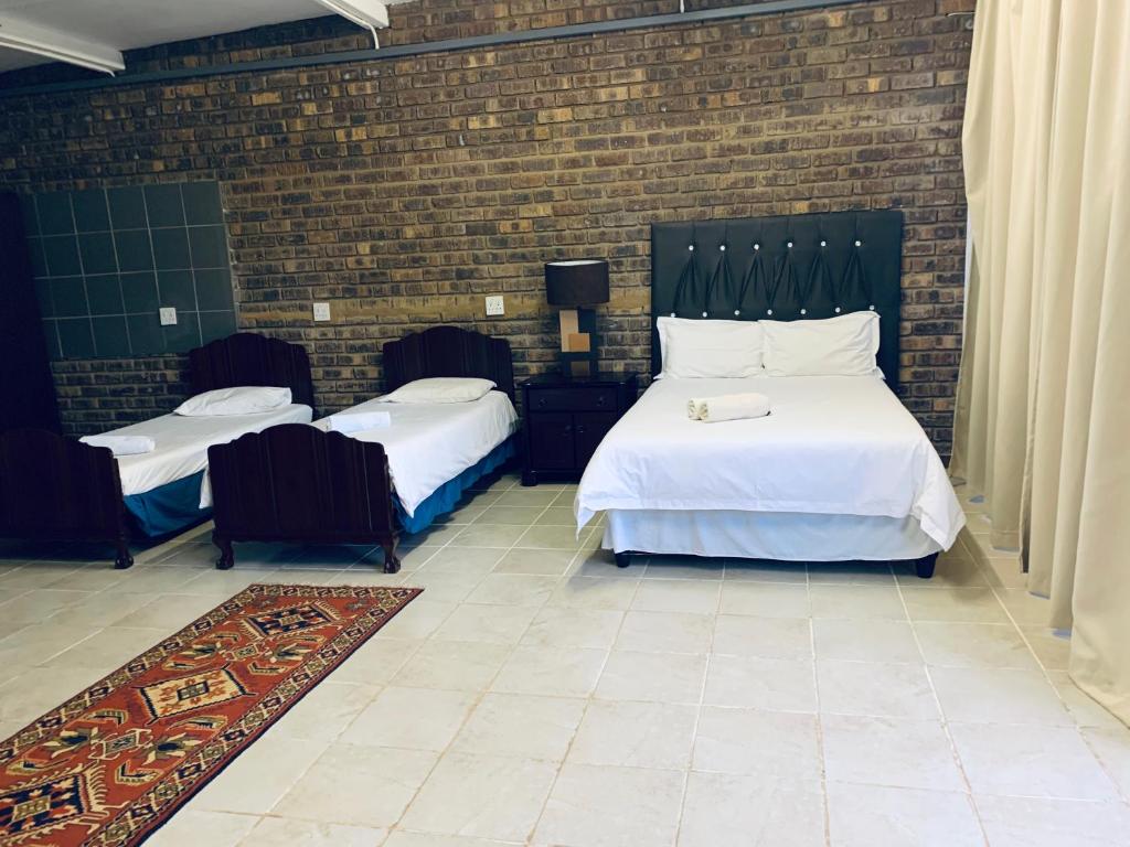 At The Rocks Country Estate - Triple Standard