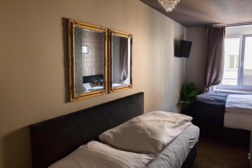 Postel nebo postele na pokoji v ubytování The Henry Self Check-In Guesthouse