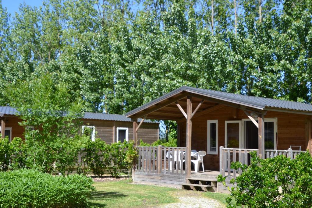 Zdjęcie z galerii obiektu Camping La Loire Fleurie w mieście Le Perrier