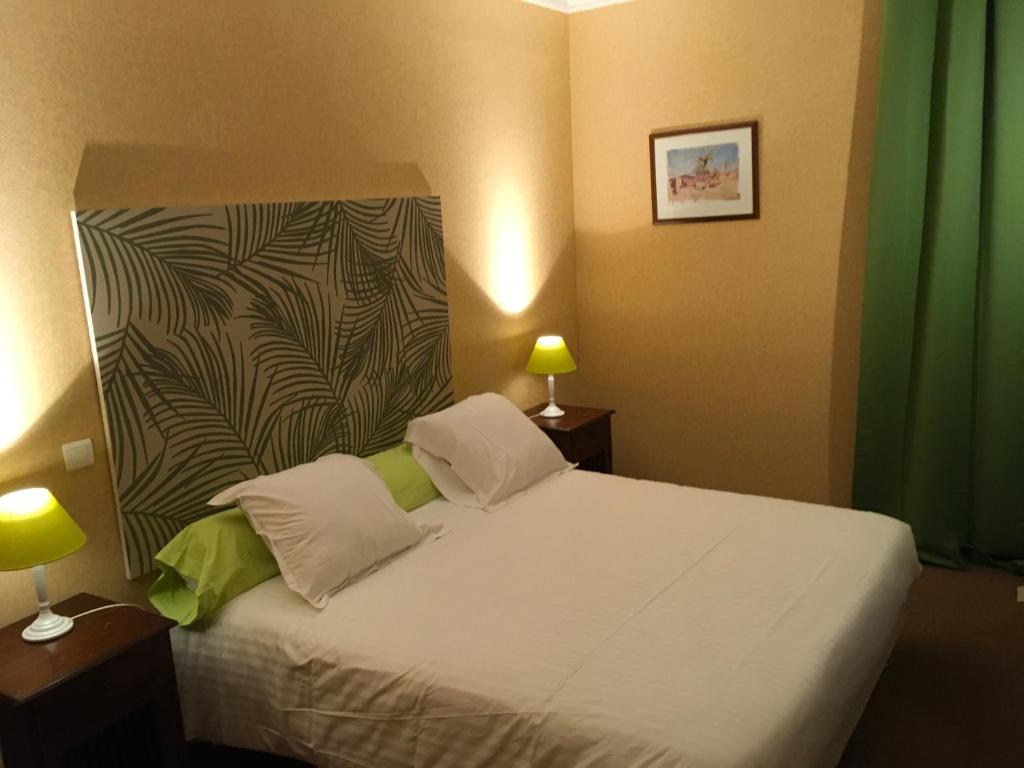 Postel nebo postele na pokoji v ubytování Hotel Dorele