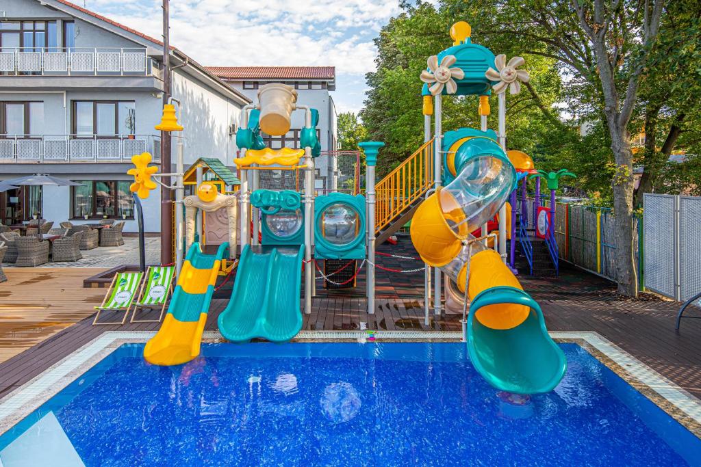 Bazén v ubytování Hotel Sun nebo v jeho okolí