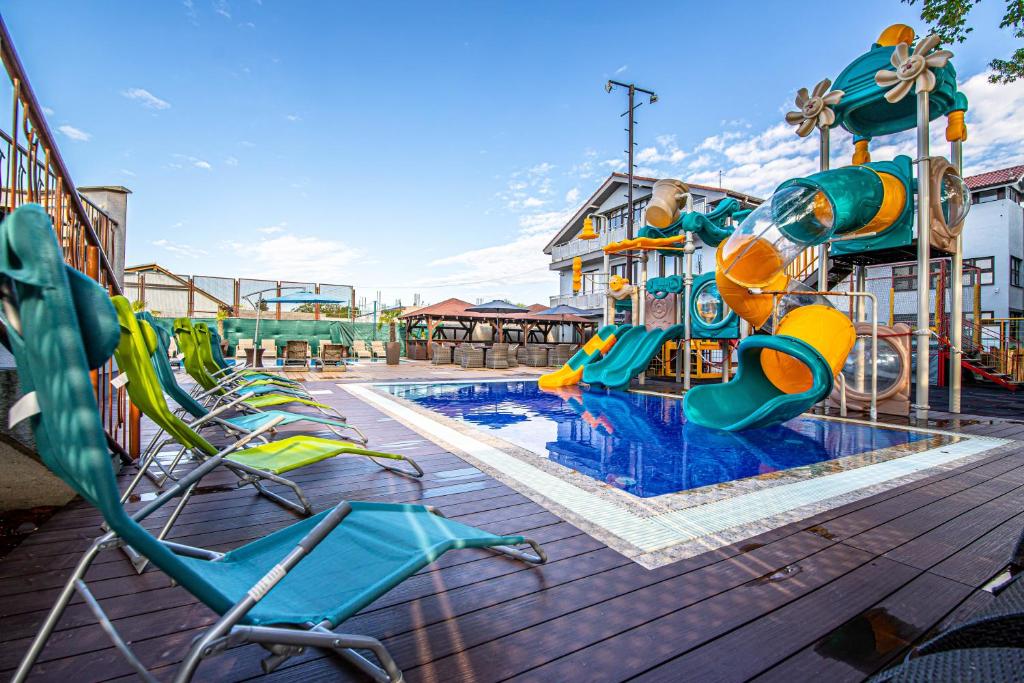 Bazén v ubytování Hotel Sun nebo v jeho okolí