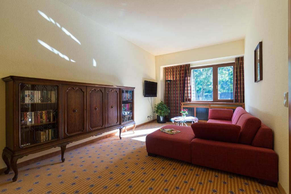 TV a/nebo společenská místnost v ubytování Hotel Oybiner Hof