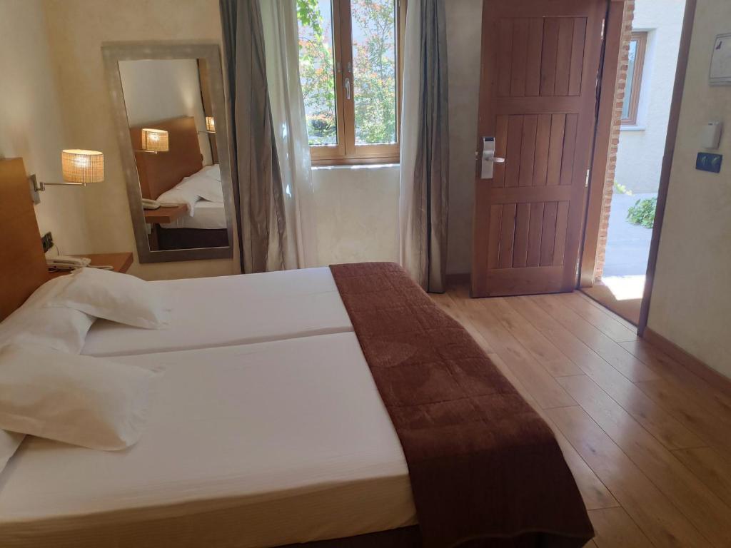 Postel nebo postele na pokoji v ubytování Hotel Las Leyendas
