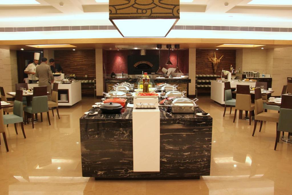 Restaurace v ubytování Radisson Hotel Varanasi