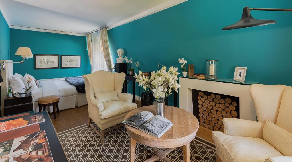 Uma área de estar em House of Hütter- Heidelberg Suites Boutique