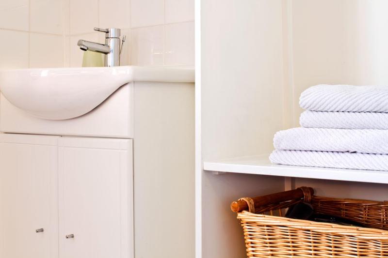 A bathroom at Linden Guest House 