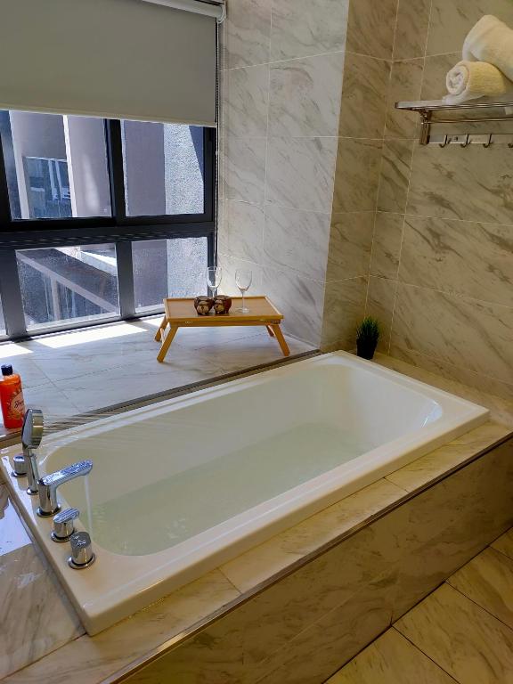 Imperio Homestay Private Bathtub Melaka Town - Near JONKER STREET的一间浴室