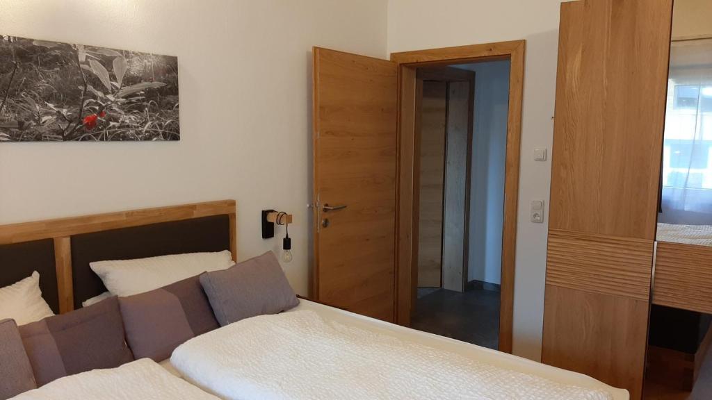 Postel nebo postele na pokoji v ubytování Alpenappartement Kleiner