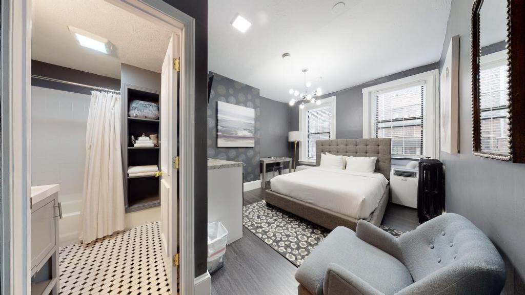 5-23 Perfect Downtown Studio for Two!