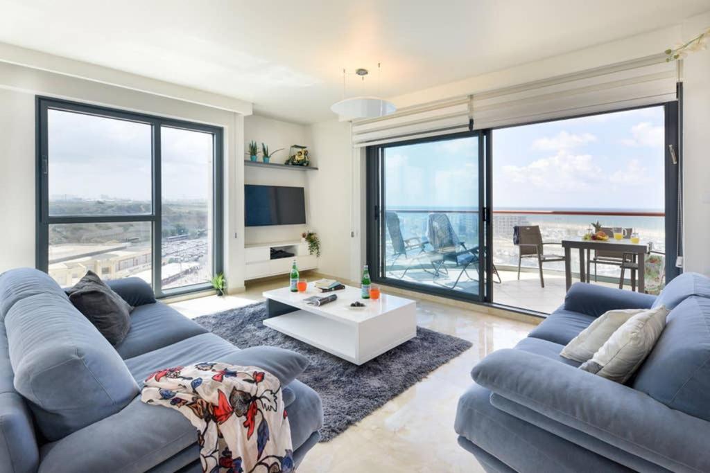 Deluxe 2 Bedroom Apartment in Herzylia by Sea N' Rent, Herzliya B, Israel -  Booking.com