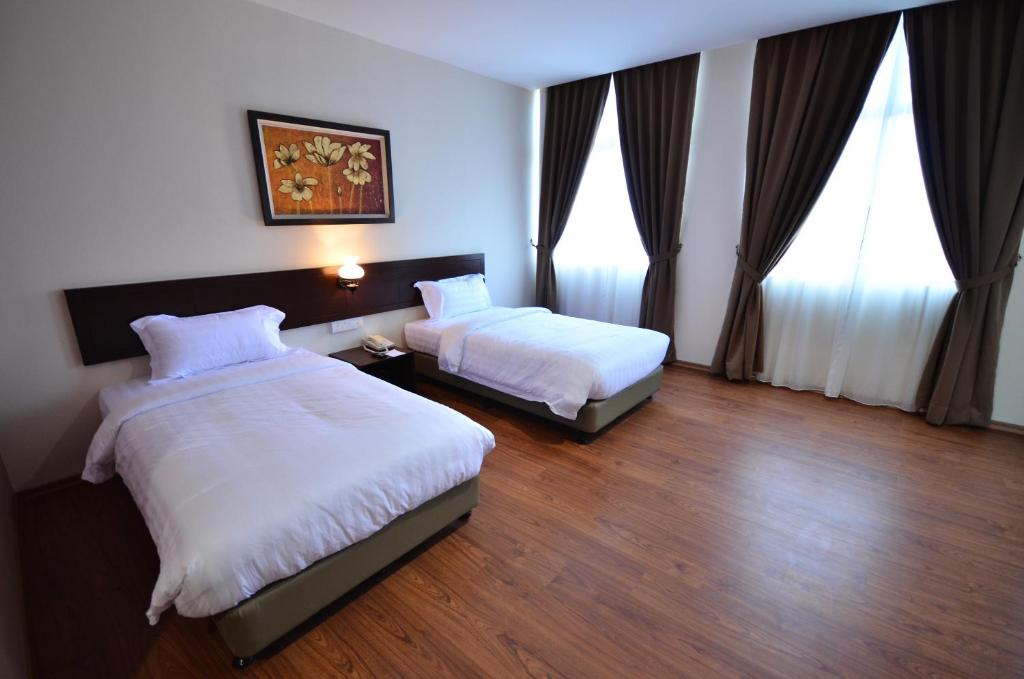 Postel nebo postele na pokoji v ubytování 906 Riverside Hotel Malacca