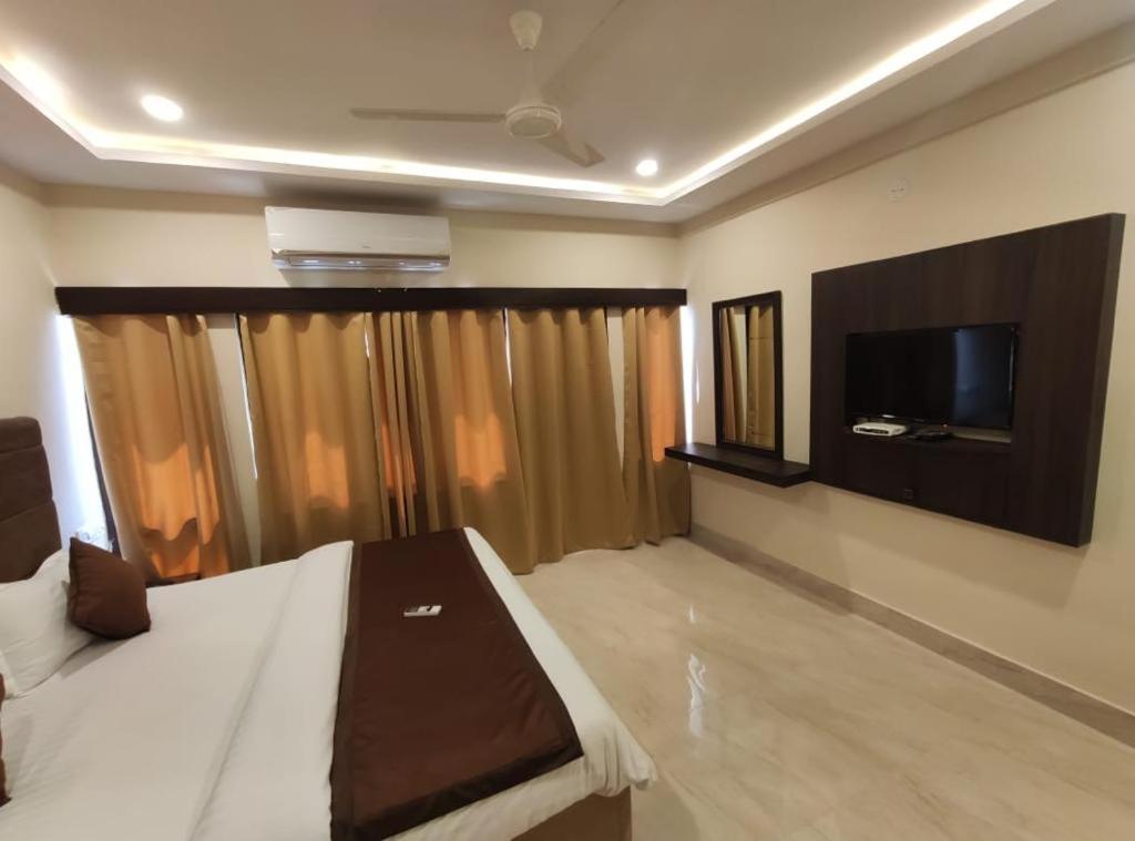TV a/nebo společenská místnost v ubytování New Hotel Suhail