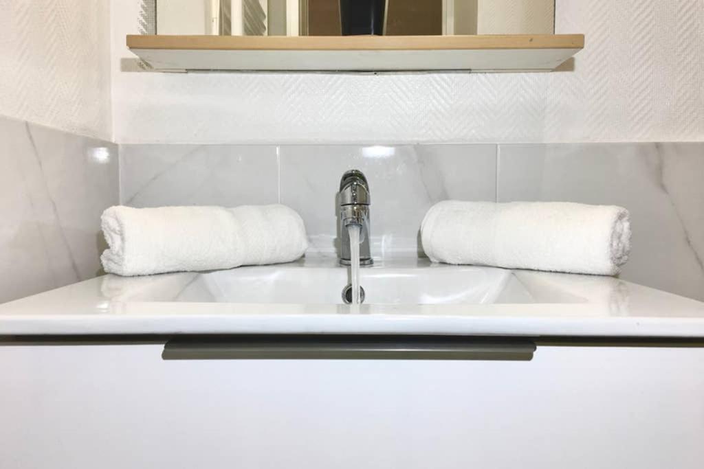 Phòng tắm tại Luxury-Centre-Ville -Gare-netflix Wifi