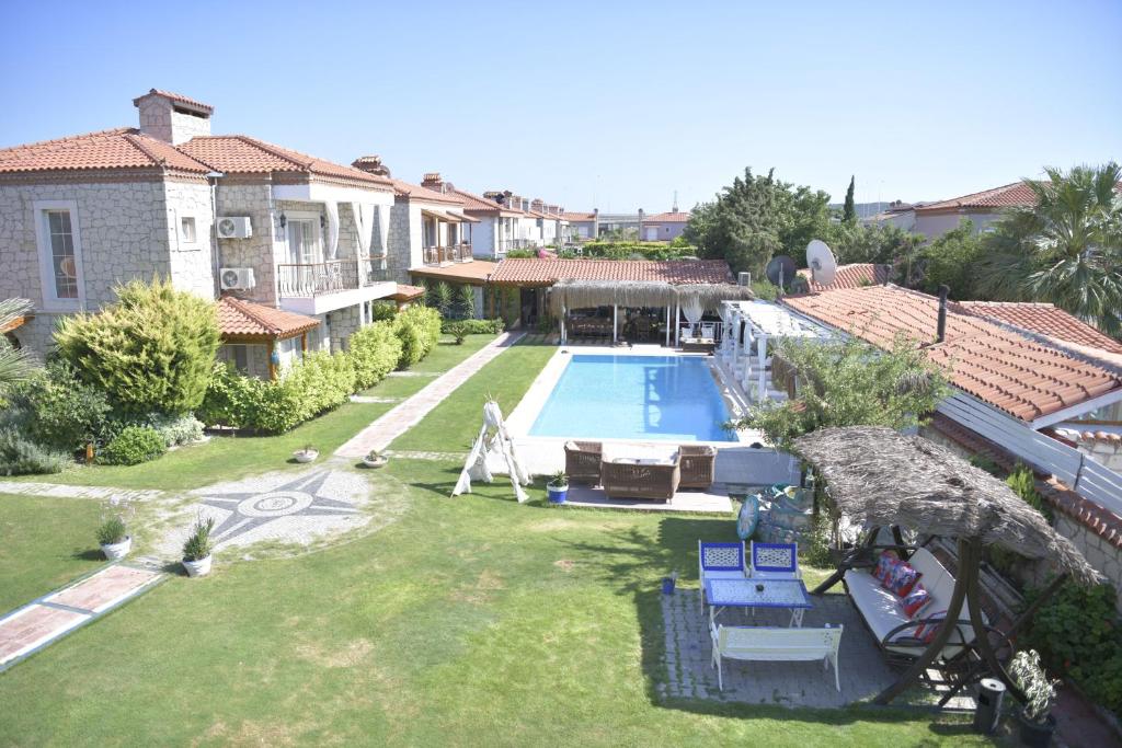 Bazén v ubytování Kemerlihan Deluxe Hotel nebo v jeho okolí