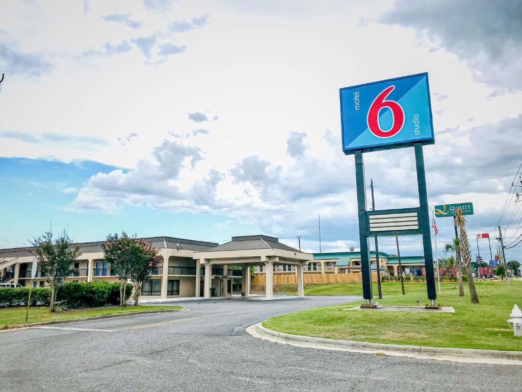 a building with a number six sign in front of it at Studio 6 Dublin, Ga in Dublin