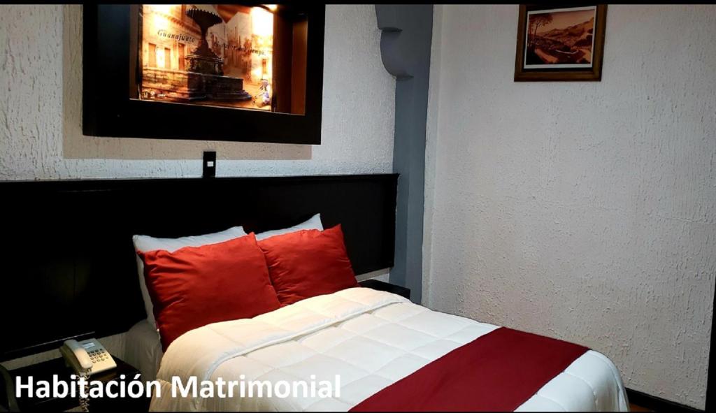 Postel nebo postele na pokoji v ubytování Hotel Murillo Plaza