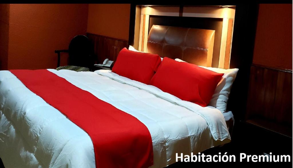 Postel nebo postele na pokoji v ubytování Hotel Murillo Plaza