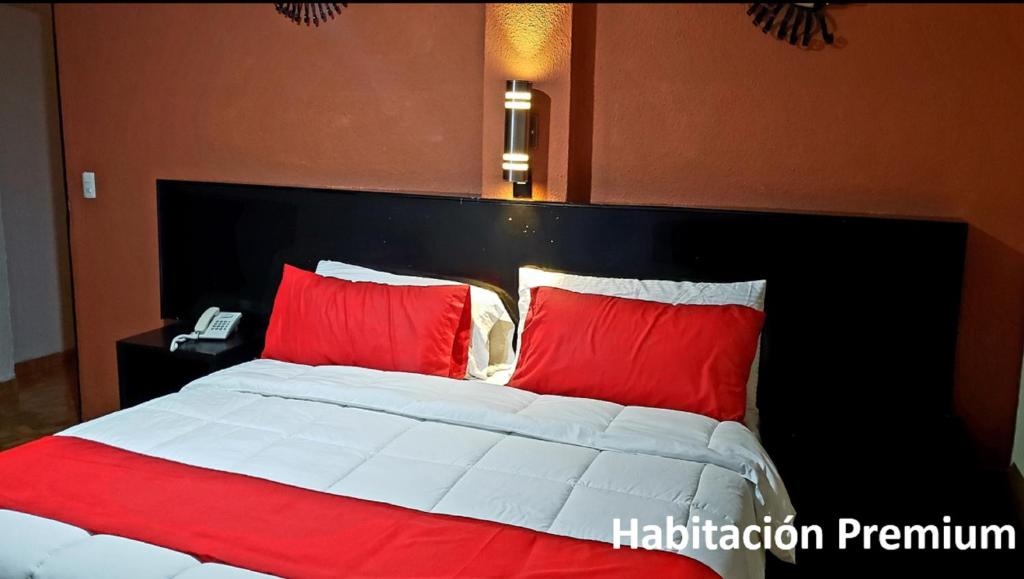 Postel nebo postele na pokoji v ubytování Hotel Murillo Plaza